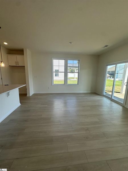 Spacious, unfurnished interior of a new home in Shiloh Trail, Wellford (Image 29).