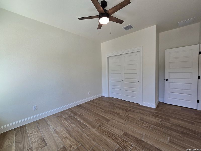 Spacious, unfurnished interior of a new home in , Canyon Lake (Image 27).