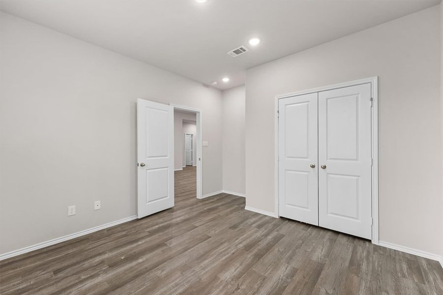 Spacious, unfurnished interior of a new home in , Lufkin (Image 18).