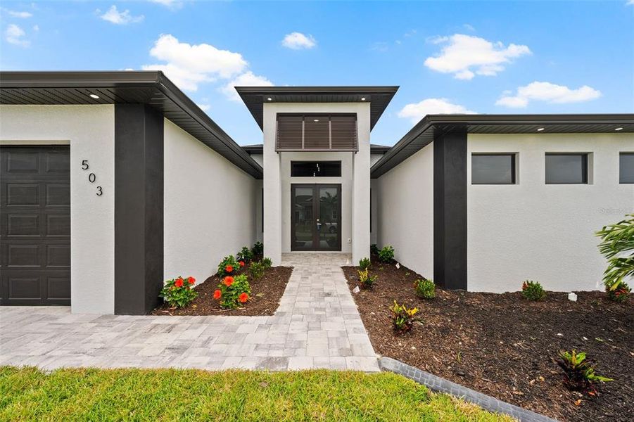 Exterior details and patio area of a home in , Cape Coral (Image 3).