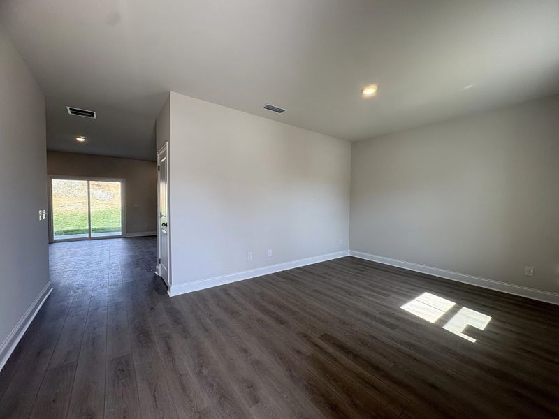 Spacious, unfurnished interior of a new home in Cades Bluff, Lebanon (Image 9).