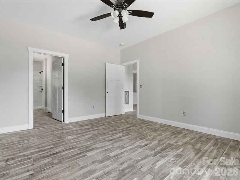 Spacious, unfurnished interior of a new home in , Clover (Image 35).