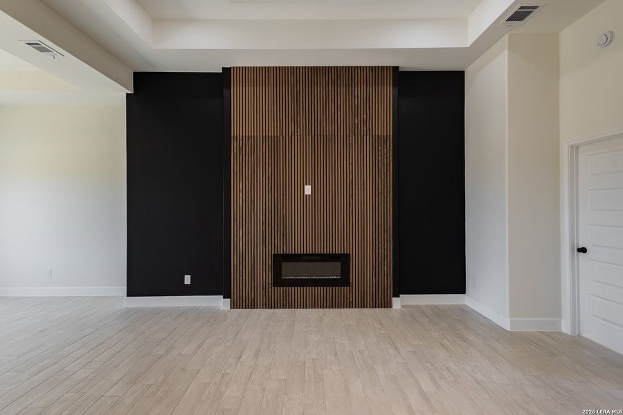 Spacious, unfurnished interior of a new home in , Eagle Pass (Image 20).