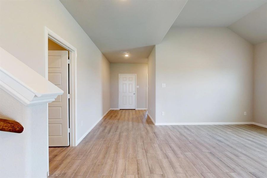 Spacious, unfurnished interior of a new home in Prairie Ridge at Goodland, Venus (Image 30). Spacious, unfurnished interior of a new home in Prairie Ridge at Goodland, Venus (Image 30).