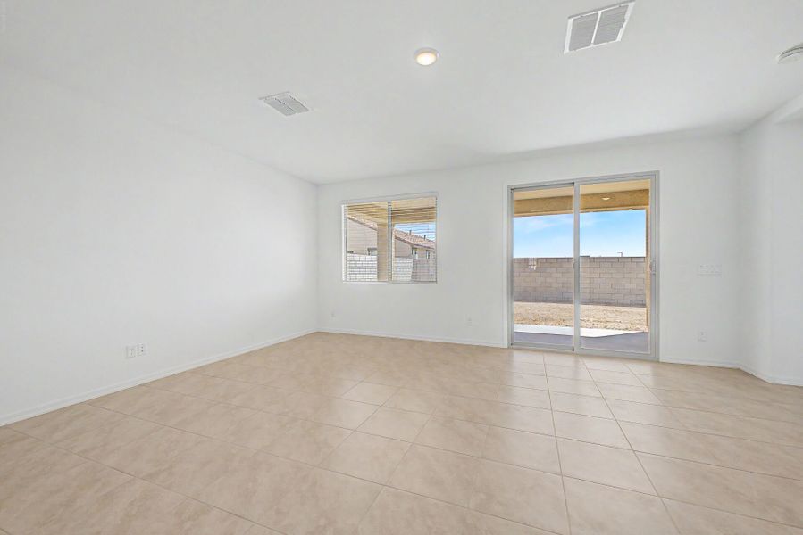 Spacious, unfurnished interior of a new home in Tyler Ranch, Buckeye (Image 6).