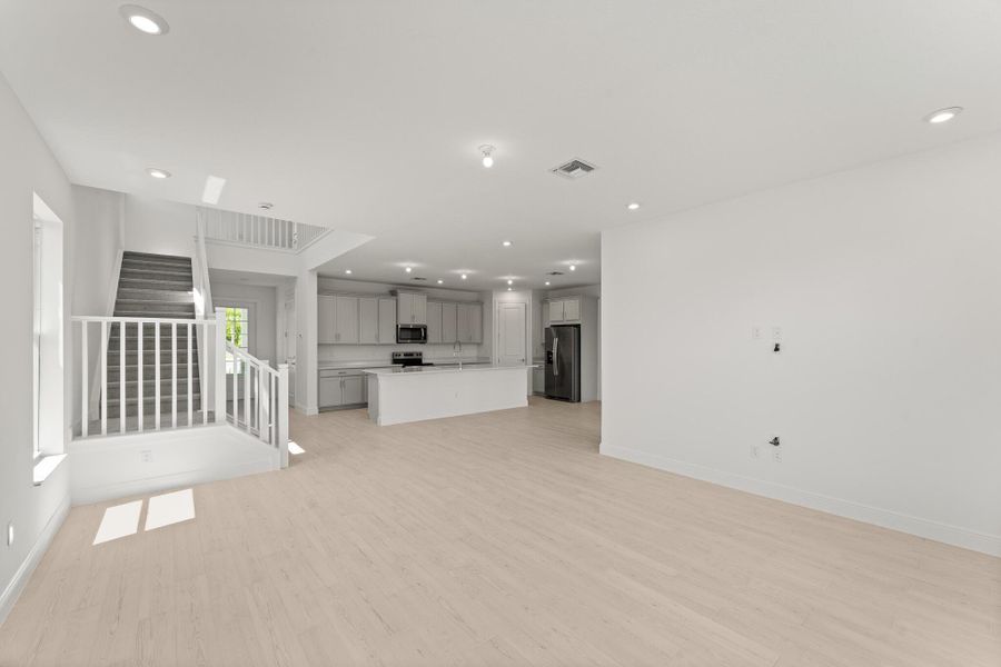 Spacious, unfurnished interior of a new home in Avila, Jensen Beach (Image 15).