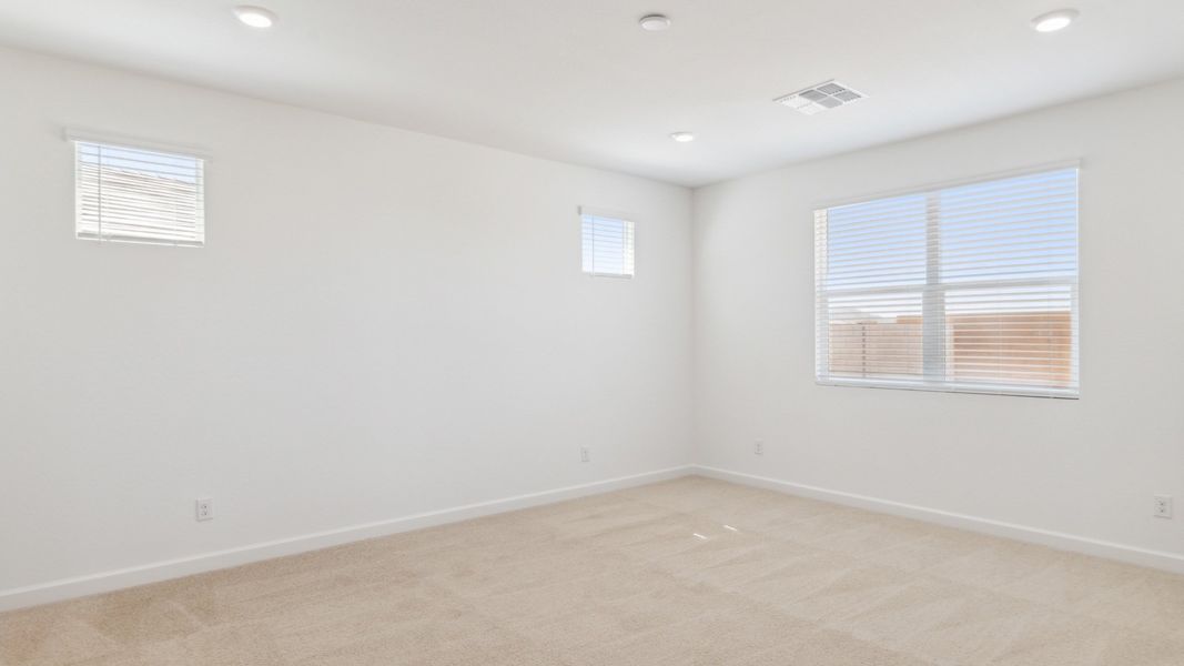 Spacious, unfurnished interior of a new home in Aloravita, Peoria (Image 21).