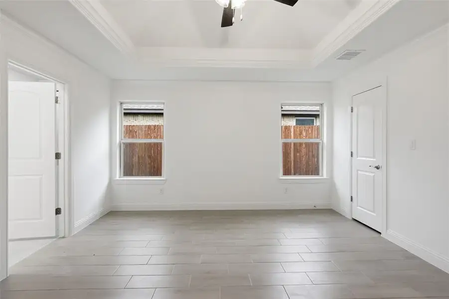 Spacious, unfurnished interior of a new home in , Tolar (Image 31).