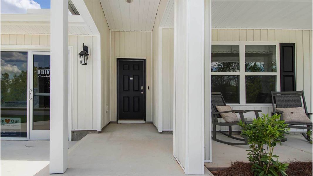Representative exterior details of a home built from the Cali by D.R. Horton in Sunny Hills, Chipley (Image 3). Representative exterior details of a home built from the Cali by D.R. Horton in Sunny Hills, Chipley (Image 3).