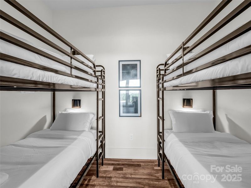 Image 40 of a home in .