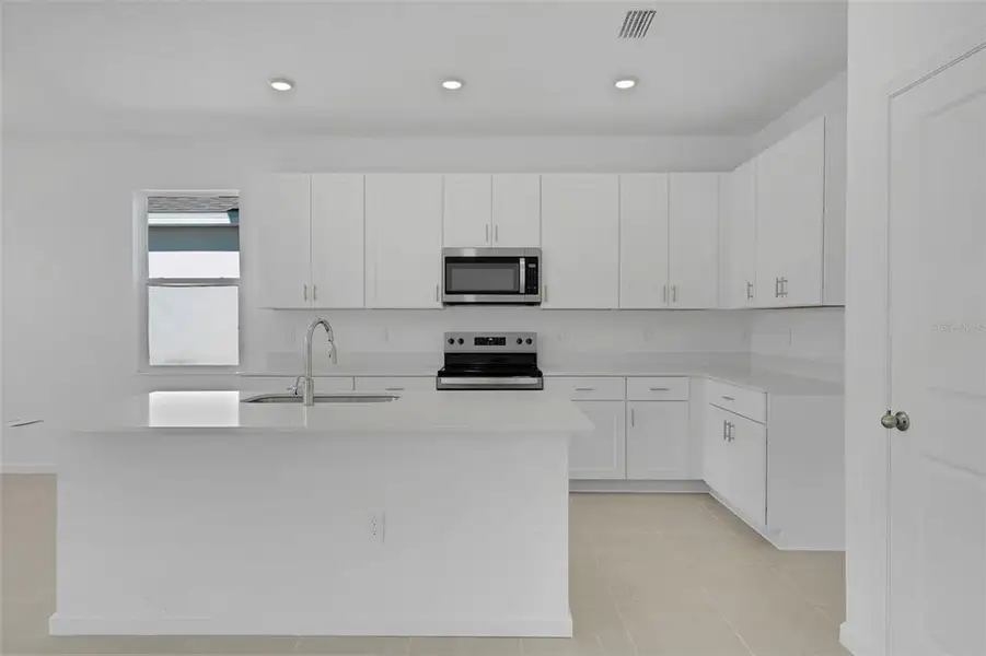 Furnished interior view inside a new home in Willowbrook North, Winter Haven (Image 11).