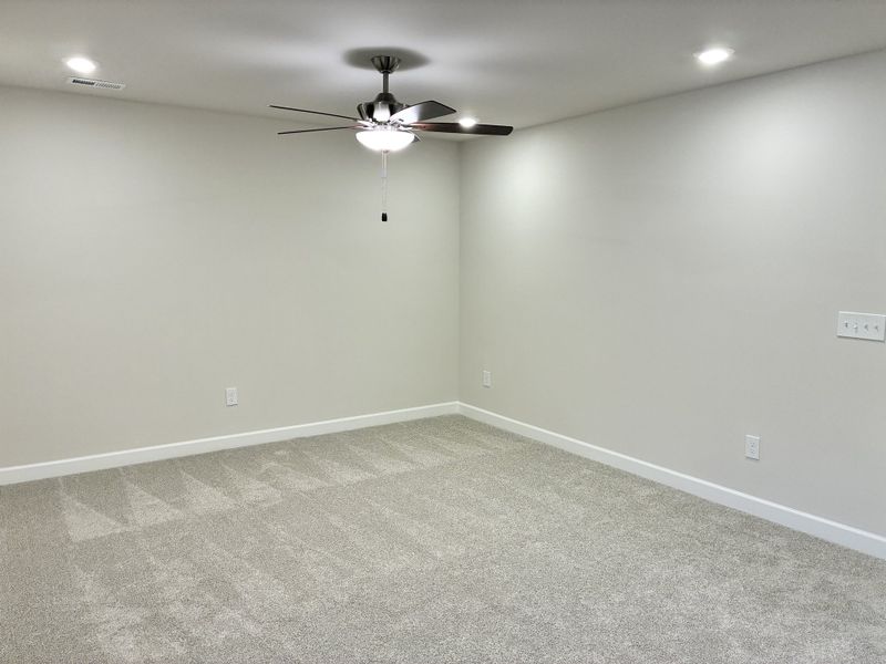 Spacious, unfurnished interior of a new home in Miller Park, Greenville (Image 13).