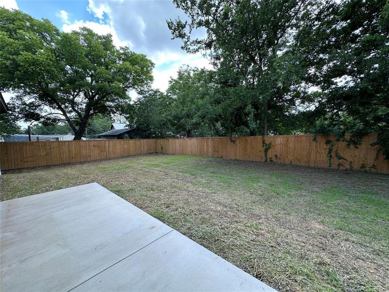 Exterior details and patio area of a home in , Comanche (Image 4).