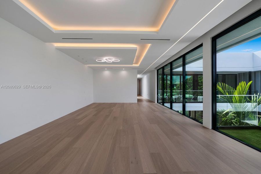 Spacious, unfurnished interior of a new home in , Miami Beach (Image 38).