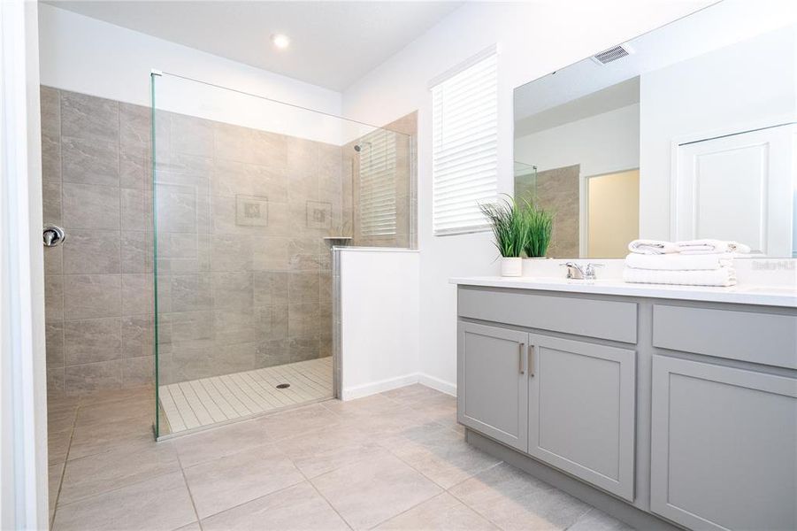 Furnished interior view inside a new home in , Kissimmee (Image 27).