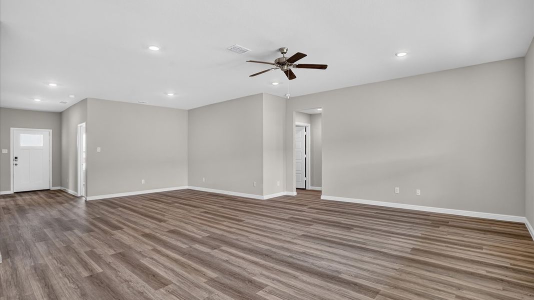 Representative unfurnished interior of a home built from the Fairmount by D.R. Horton in Sandstone Estates, Granbury (Image 15).