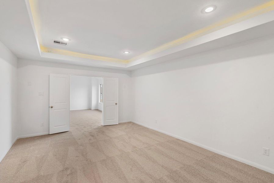 Spacious, unfurnished interior of a new home in Valencia, Manvel (Image 16).