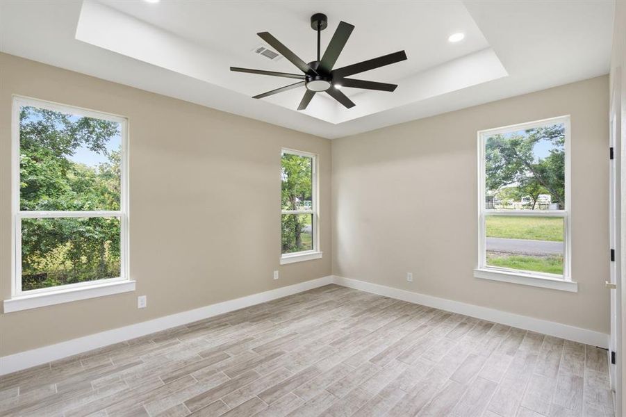Spacious, unfurnished interior of a new home in , Ennis (Image 19).