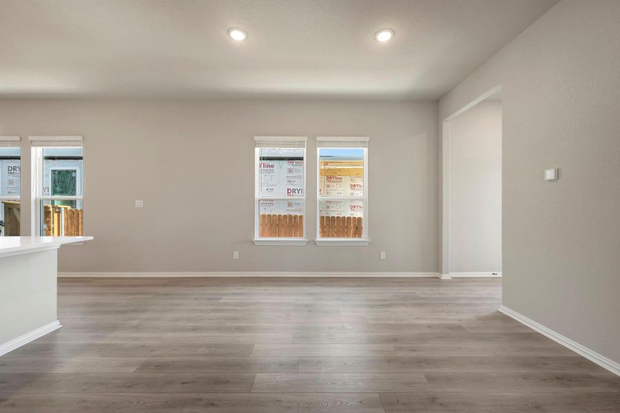 Spacious, unfurnished interior of a new home in Heritage, Dripping Springs (Image 23).