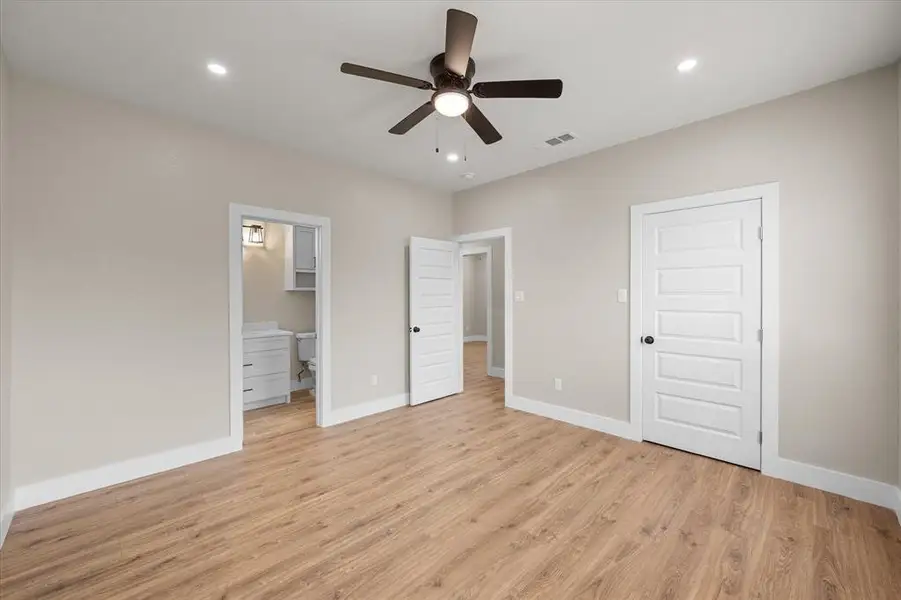 Spacious, unfurnished interior of a new home in , Corsicana (Image 17).