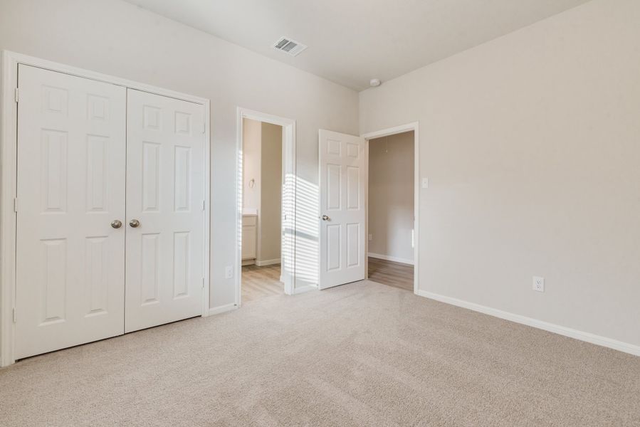 Representative unfurnished interior of a home built from the Floor Plan 1784 by Colina Homes in River Ranch, Dayton (Image 23).