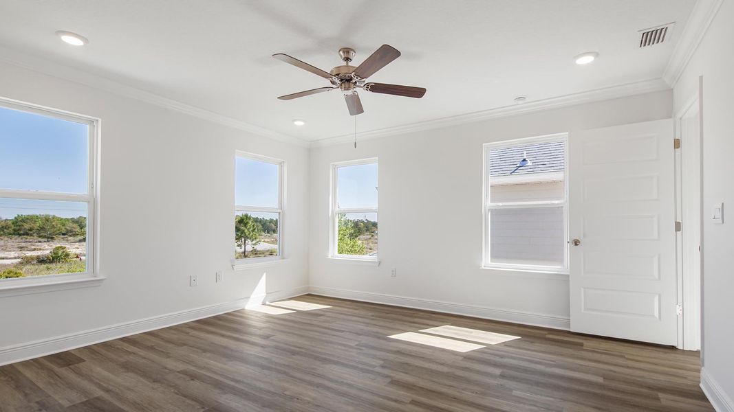 Spacious, unfurnished interior of a new home in Sanctuary Beach, Panama City Beach (Image 24).