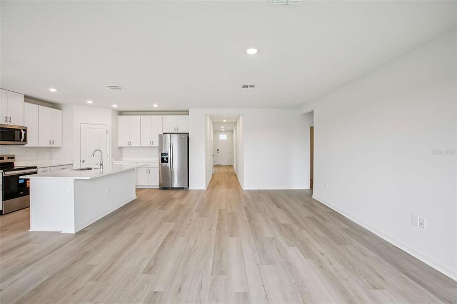 Spacious, unfurnished interior of a new home in Two Rivers - Classic Series, Zephyrhills (Image 38).