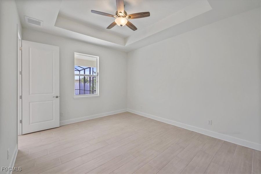 Spacious, unfurnished interior of a new home in Cape Coral, Cape Coral (Image 21).