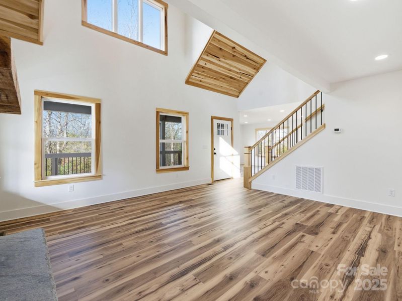 Spacious, unfurnished interior of a new home in , Nebo (Image 15).