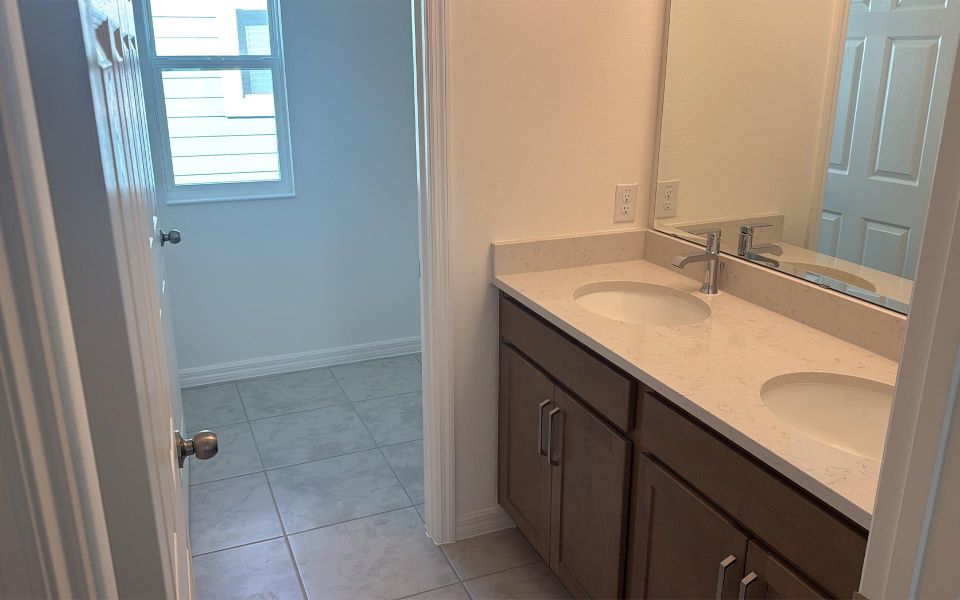 Modern Bathroom with Stylish Fixtures in Central Florida Home