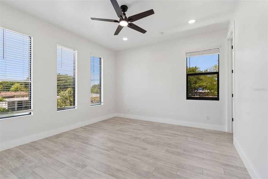 Spacious, unfurnished interior of a new home in , Tampa (Image 56).