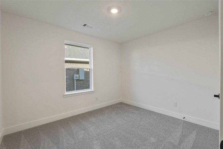 Spacious, unfurnished interior of a new home in Grand Oaks Reserve, Cleveland (Image 19).