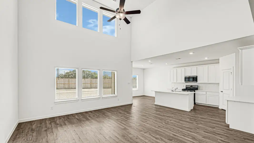 Spacious, unfurnished interior of a new home in Harvest Pointe, Needville (Image 11).