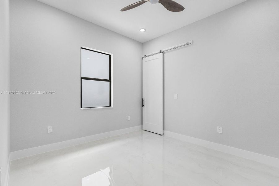 Spacious, unfurnished interior of a new home in , Cape Coral (Image 48).