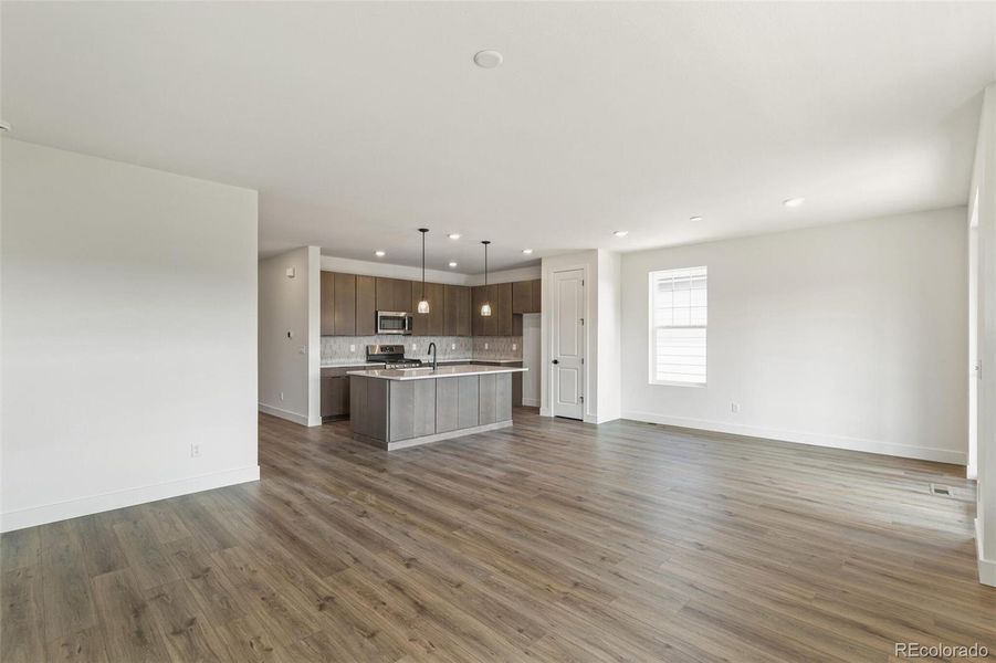 Spacious, unfurnished interior of a new home in Terrain Oak Valley, Castle Rock (Image 14).