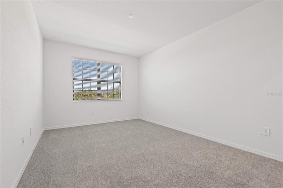 Spacious, unfurnished interior of a new home in Legends Cove, Bradenton (Image 29).