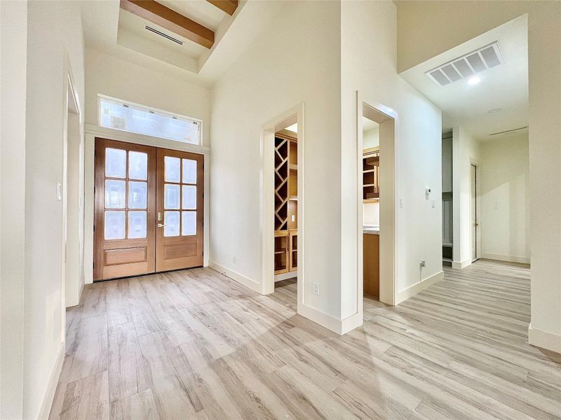 13' and 14' Ft. Ceilings in Foyer.