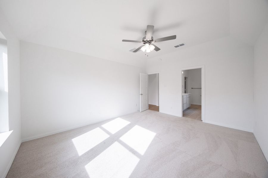 Spacious, unfurnished interior of a new home in Verandah, Royse City (Image 22).