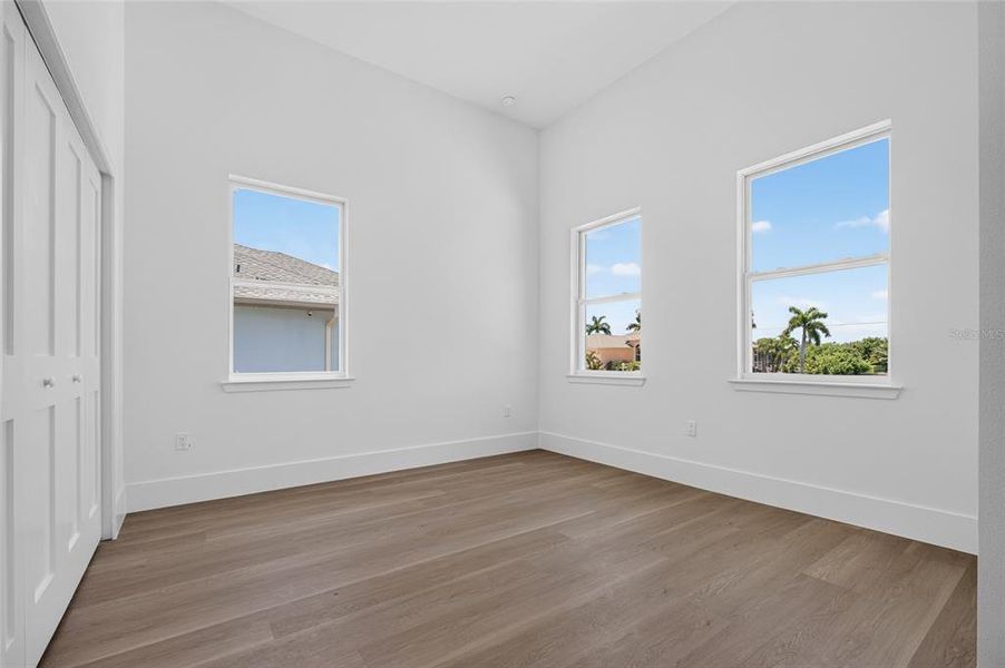Spacious, unfurnished interior of a new home in , Port Charlotte (Image 47).