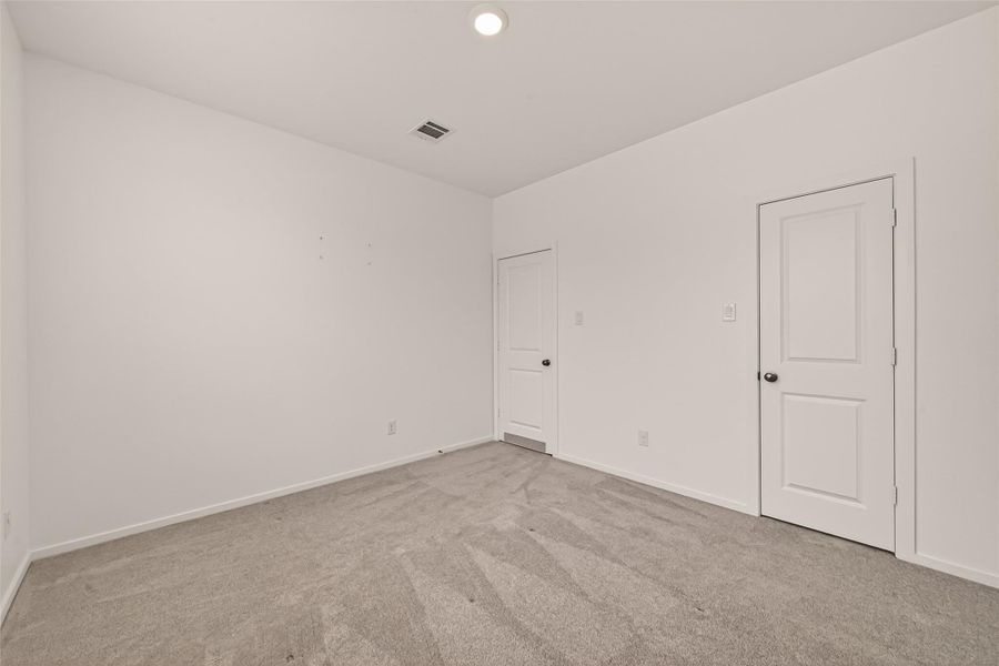 Spacious, unfurnished interior of a new home in Sunterra, Katy (Image 26).