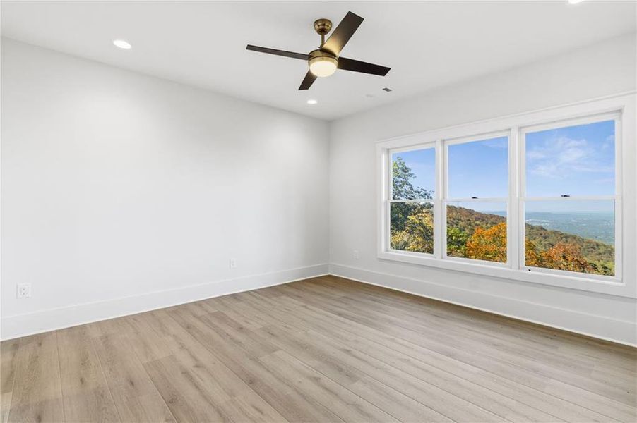 Spacious, unfurnished interior of a new home in , Jasper (Image 23).