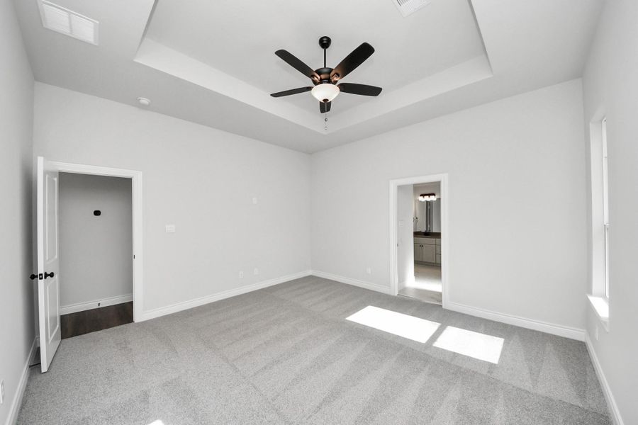 Spacious, unfurnished interior of a new home in Lexington Heights, Willis (Image 32).