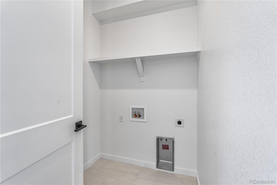 Spacious, unfurnished interior of a new home in Tribute at Lyric, Lone Tree (Image 21).