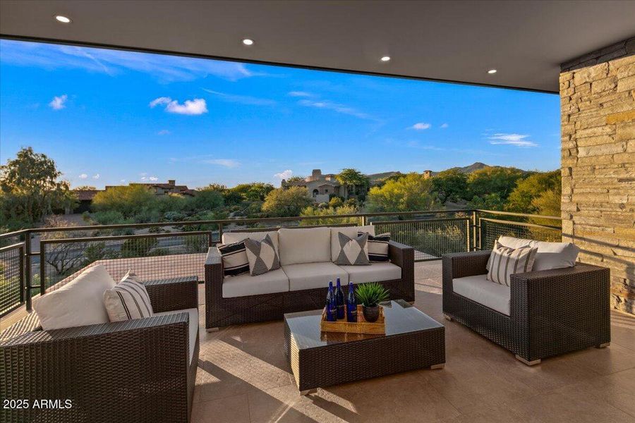 081-Upstiars Suite ~ Patios 081-Upstiars Suite ~ Patios