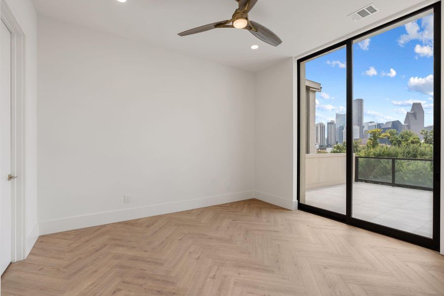 Spacious, unfurnished interior of a new home in , Houston (Image 26).