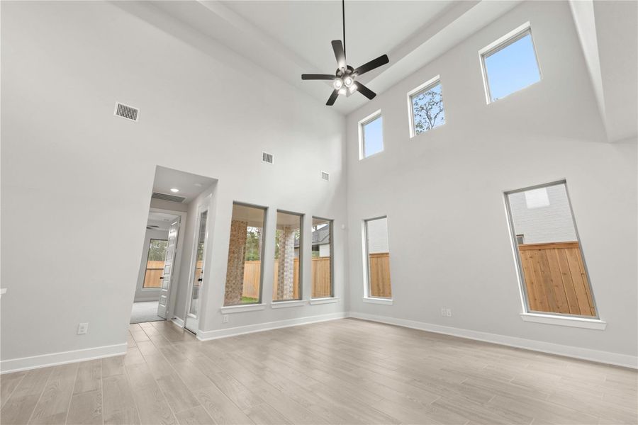 Spacious, unfurnished interior of a new home in Kresston, Montgomery (Image 15).