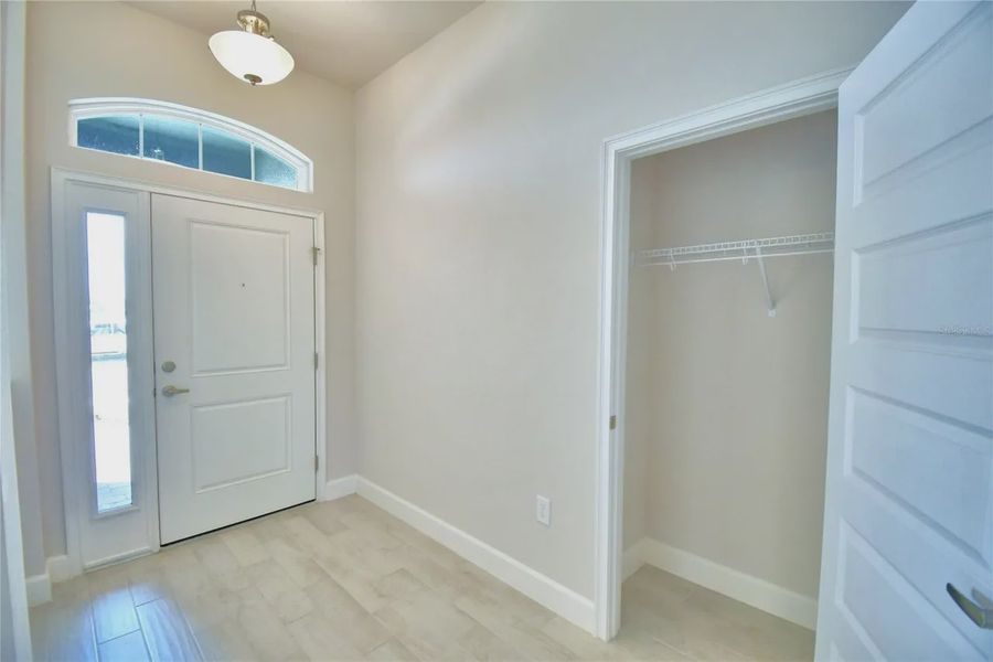 Spacious, unfurnished interior of a new home in Lake Juliana Estates, Auburndale (Image 15).