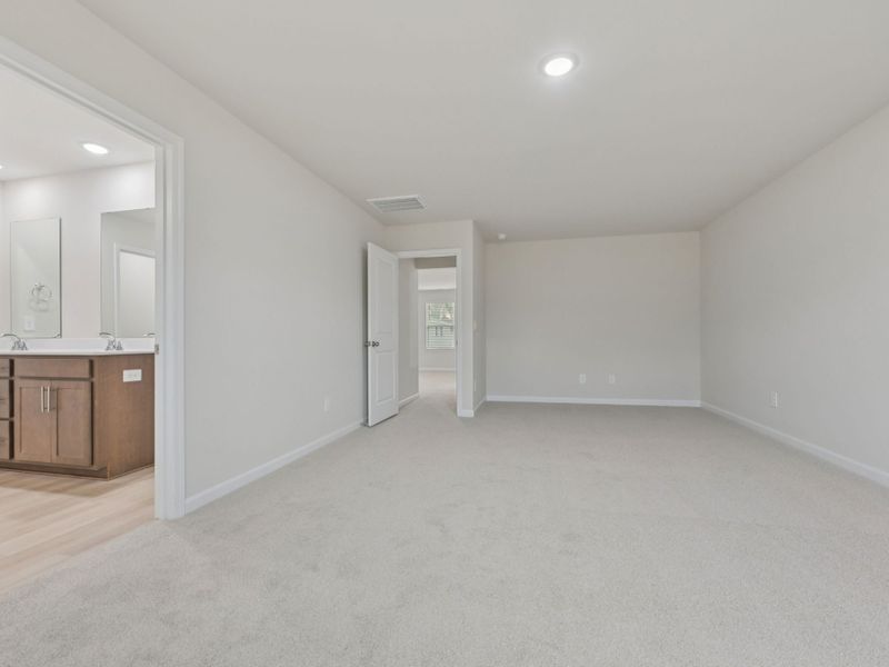 Spacious, unfurnished interior of a new home in Oak Manor - Signature Series, Garner (Image 16).