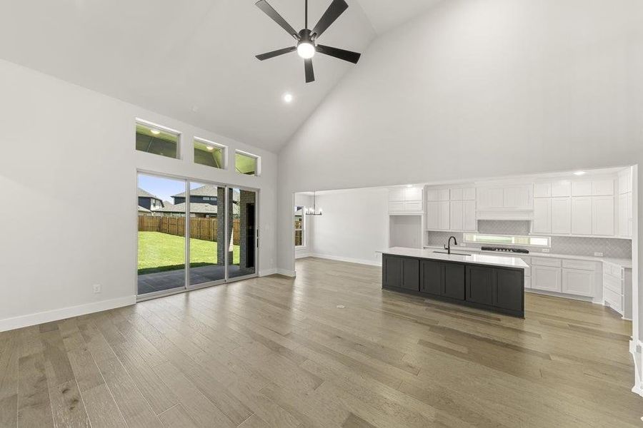 Spacious, unfurnished interior of a new home in Valencia on The Lake, Little Elm (Image 12).