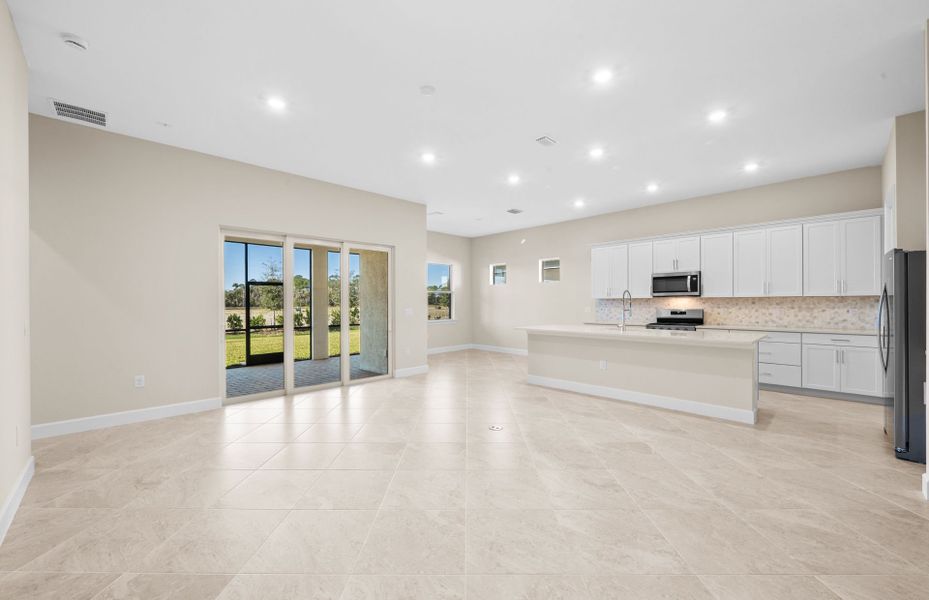 Spacious, unfurnished interior of a new home in Del Webb Oak Creek, North Fort Myers (Image 14).